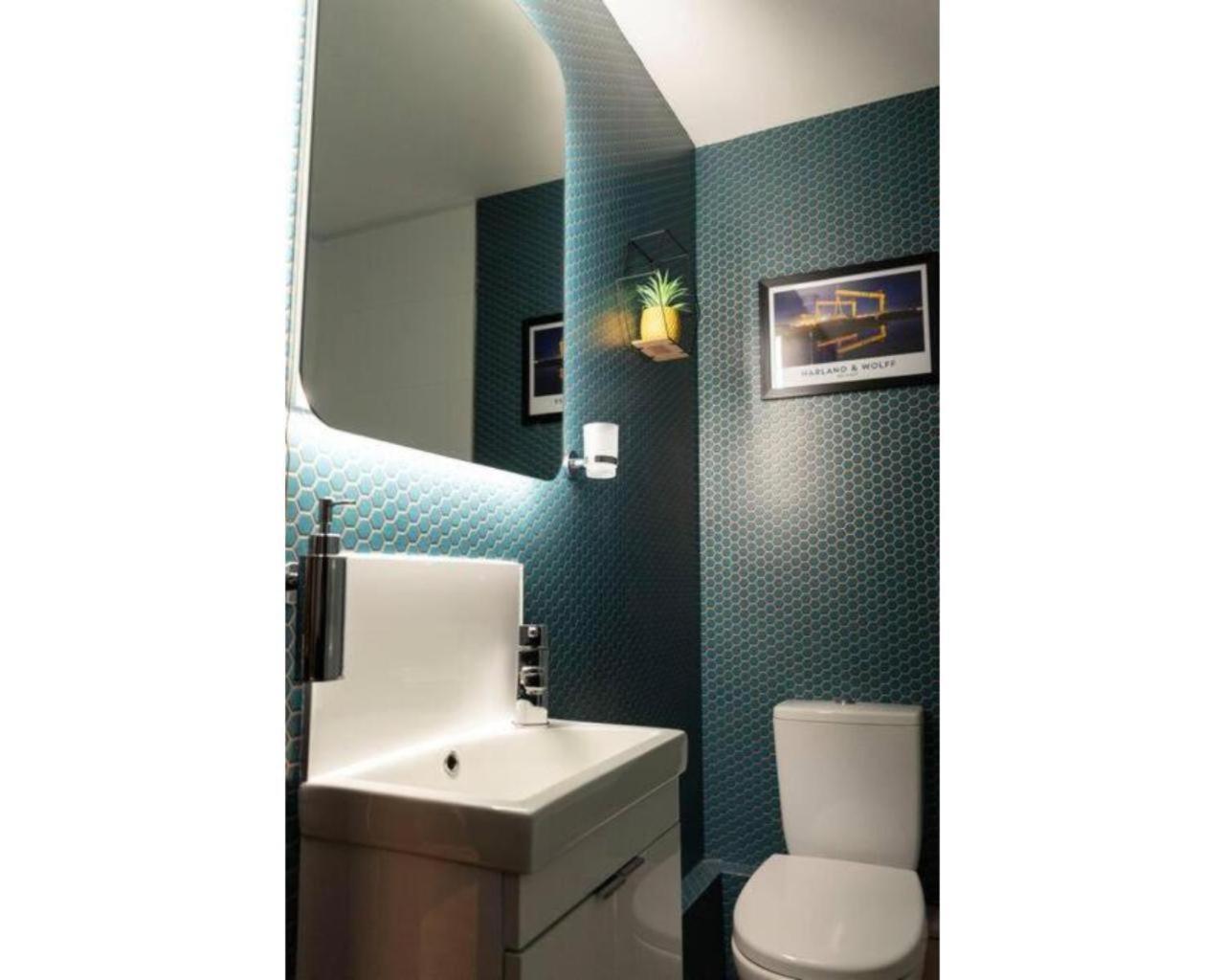 Central Belfast Apartments Queen'S Hideaway ภายนอก รูปภาพ