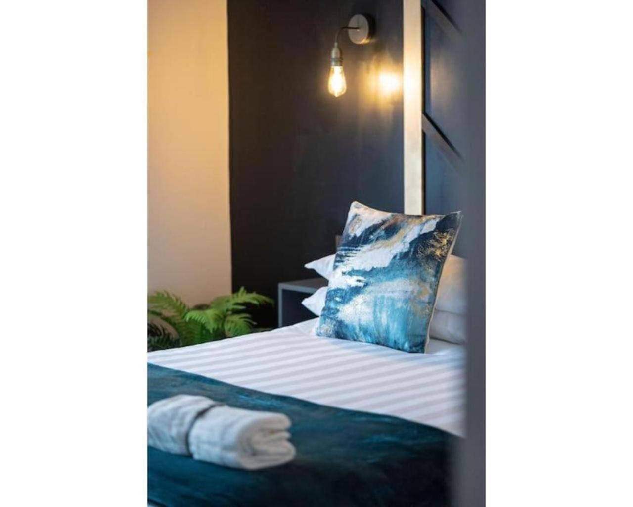 Central Belfast Apartments Queen'S Hideaway ภายนอก รูปภาพ