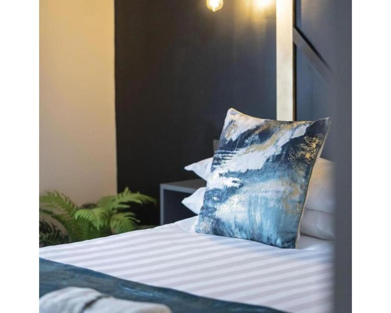 Central Belfast Apartments Queen'S Hideaway ภายนอก รูปภาพ