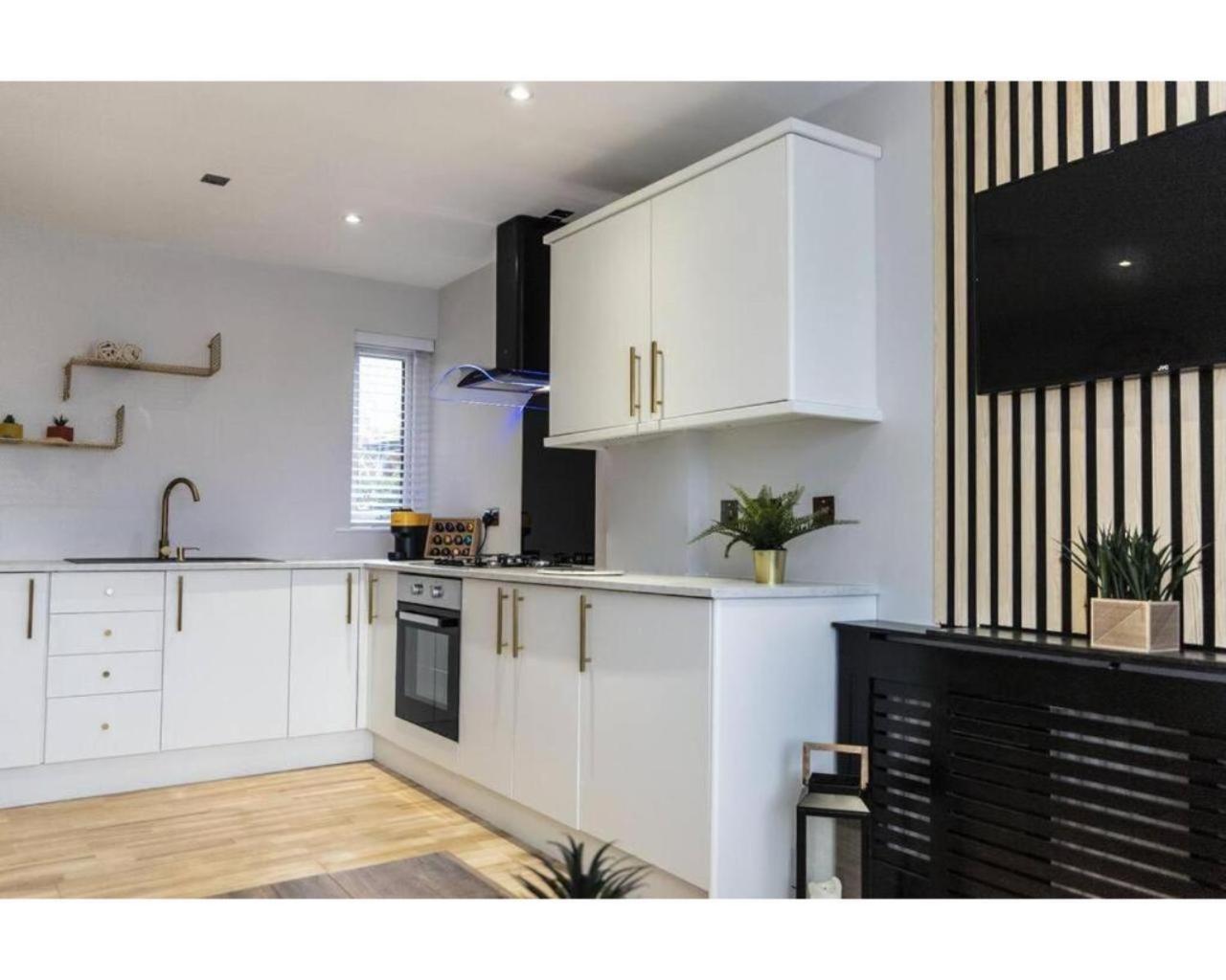 Central Belfast Apartments Queen'S Hideaway ภายนอก รูปภาพ