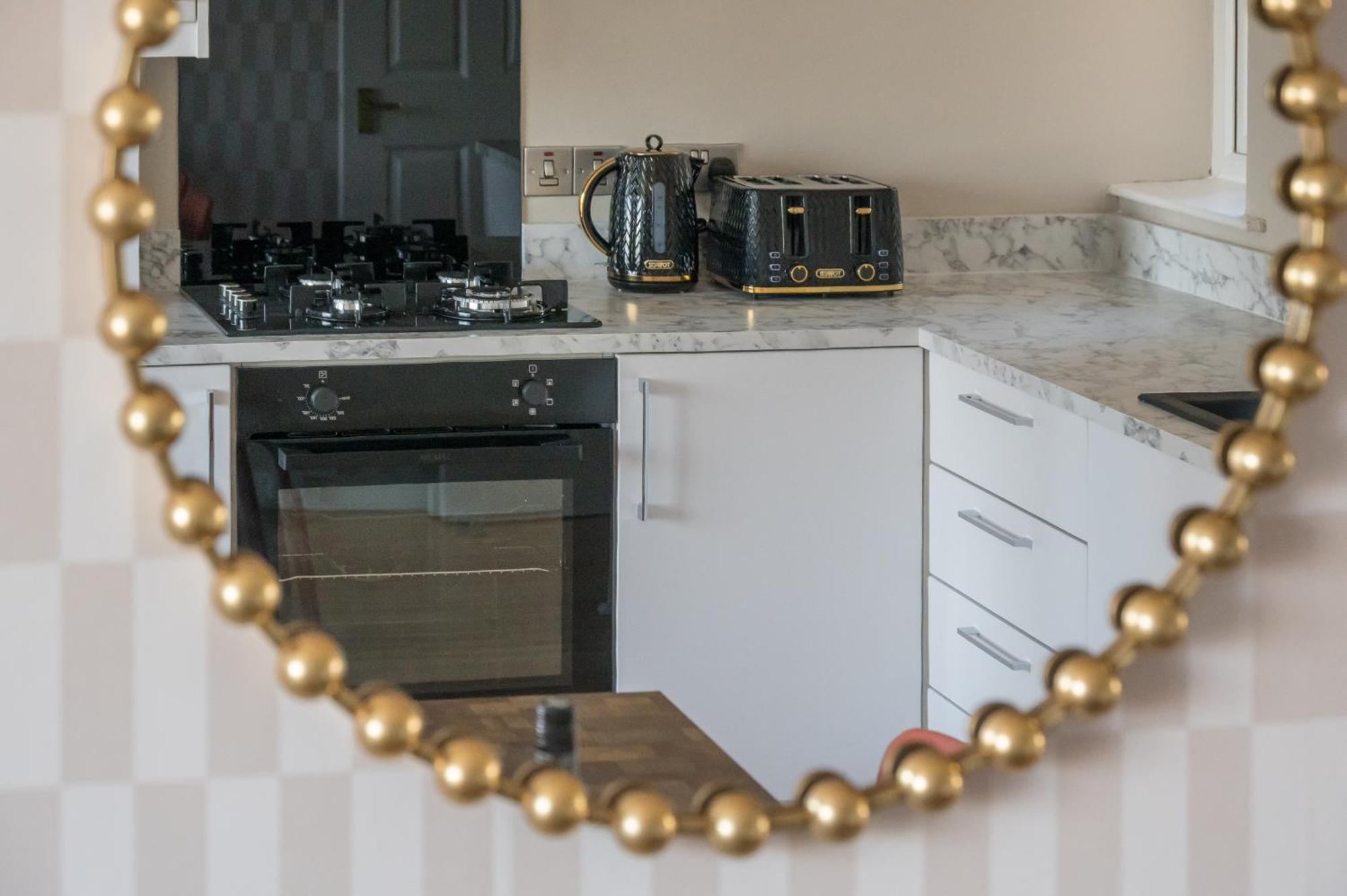 Central Belfast Apartments Queen'S Hideaway ภายนอก รูปภาพ